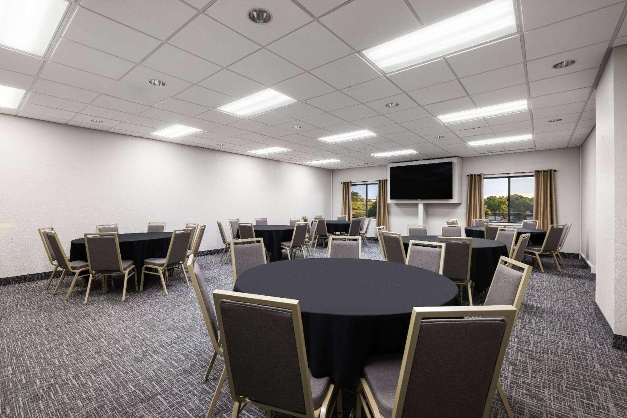 Hotel Baymont By Wyndham Shakopee Exteriér fotografie